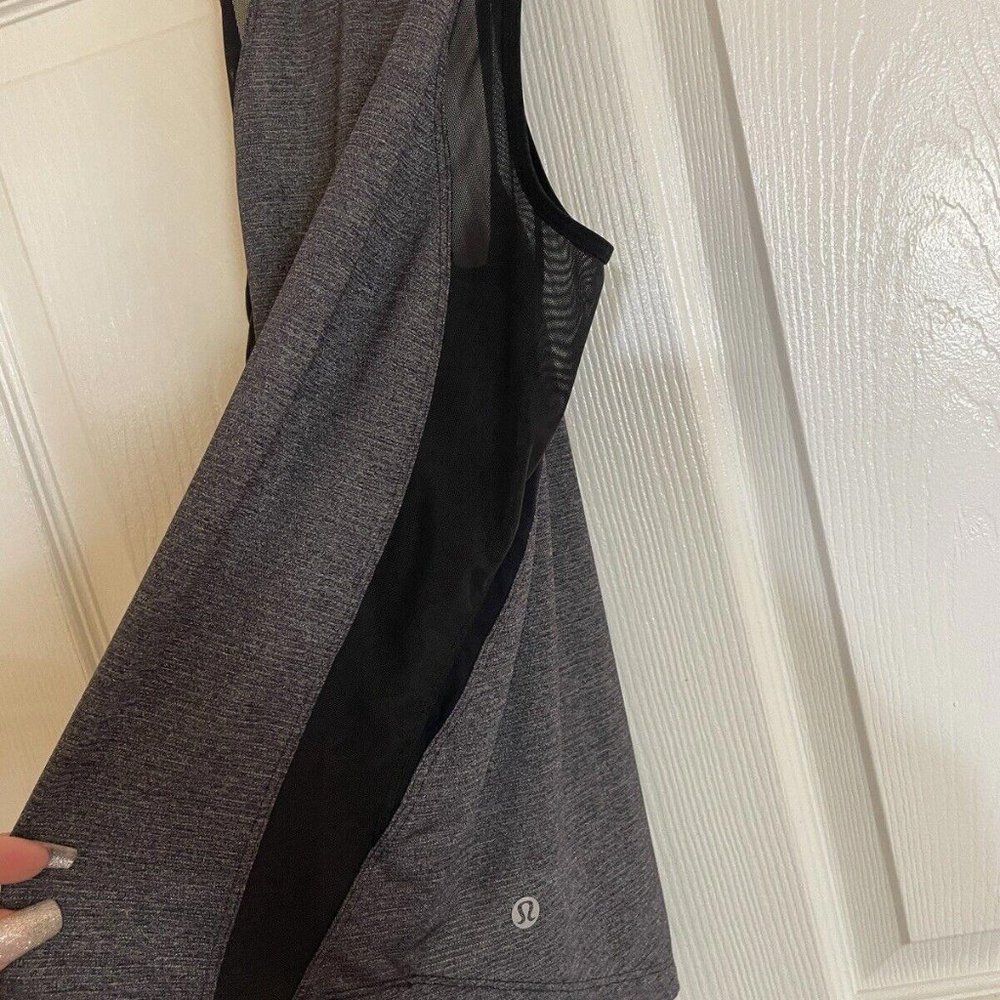 Lululemon Athletica Gray and Black Short Sleeve Tee - Picture 3 of 7